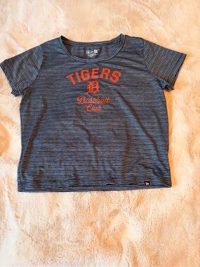 New Era Detroit Tigers Baseball Club Striped Tee Shirt Women’s XL MLB